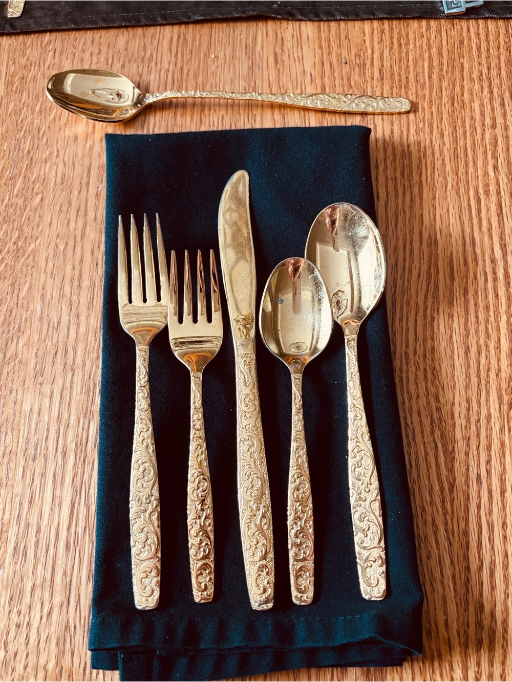 Elegant Gold Ornate Golden Scroll, Americana Golden Heritage 6Piece Flatware Set